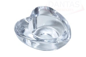 OBJETOS DE VIDRO NO FORMATO DE CORAÇÃO